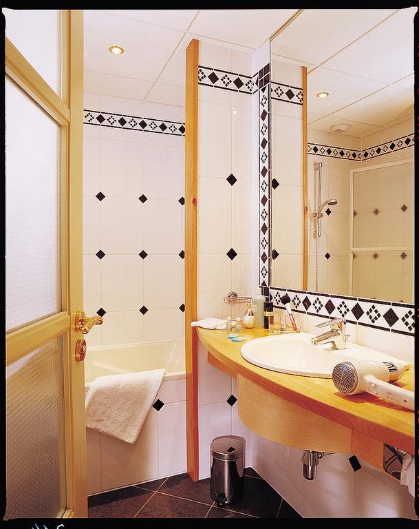Hotel Restaurant "Le Strasbourg" Bitche Room photo