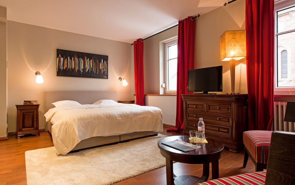 Hotel Restaurant "Le Strasbourg" Bitche Room photo